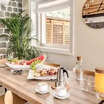 Вілла Maison Annie - Mental Wellness Retreats *